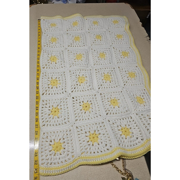 Crocheted Yellow White Granny Blanket 44"x33" Daisys Cottagecore Coquette - Picture 5 of 5